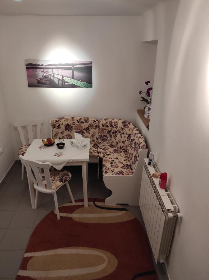 Garsoniera Cocheta Zona Coresi Mall Брашов Екстериор снимка