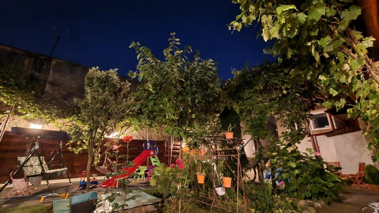 Garsoniera Cocheta Zona Coresi Mall Брашов Екстериор снимка